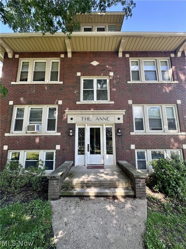 Building Photo - 98 N Portage Path