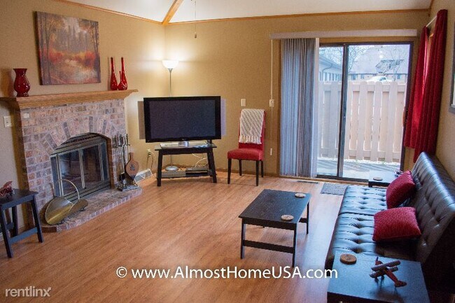 Building Photo - 2 br, 2 bath Townhome - 13** W 18th Ave
