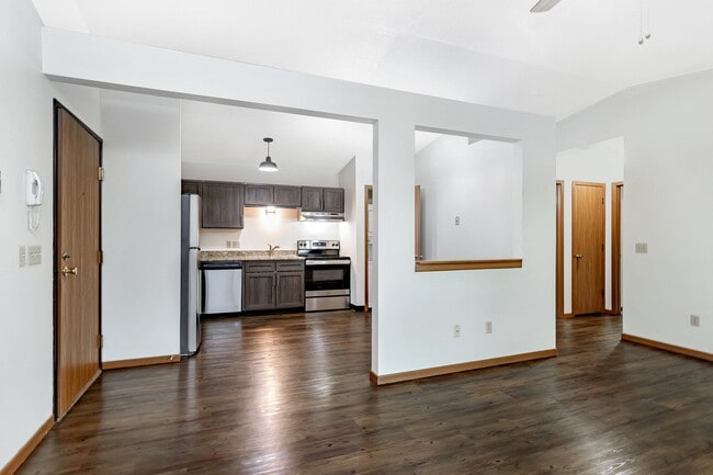 Building Photo - Eagle View Apartments