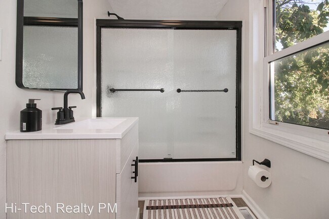 Foto del edificio - 3 br, 3 bath House - 7329 WARD AVE