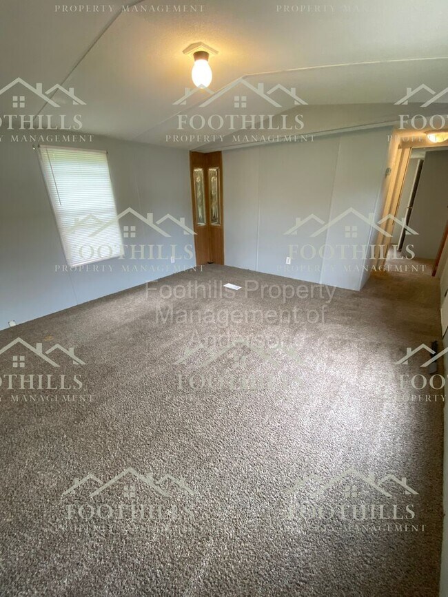 Building Photo - Modern Comfort & Convenience: 3BD/2BA Mobi...