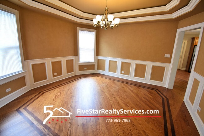 Building Photo - 3058 N Sayre Ave