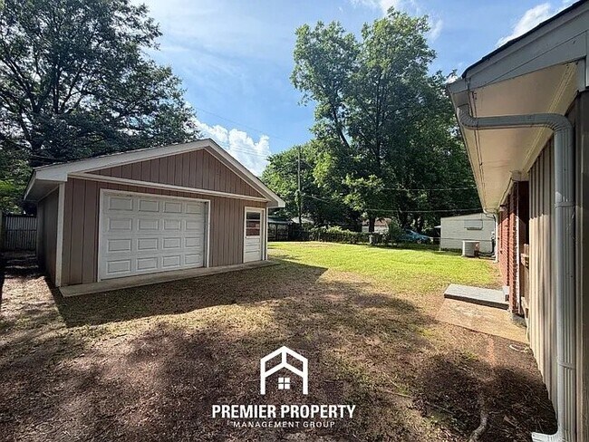 Building Photo - 1743 Tahiti Ln
