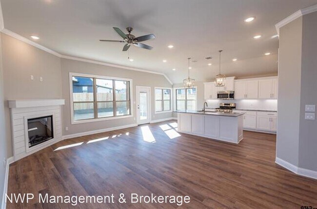 Building Photo - 3 br, 2 bath House - 10014 Dayspring Dr