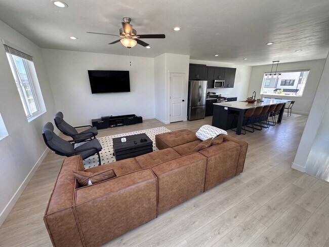 Building Photo - 476 S 900 W