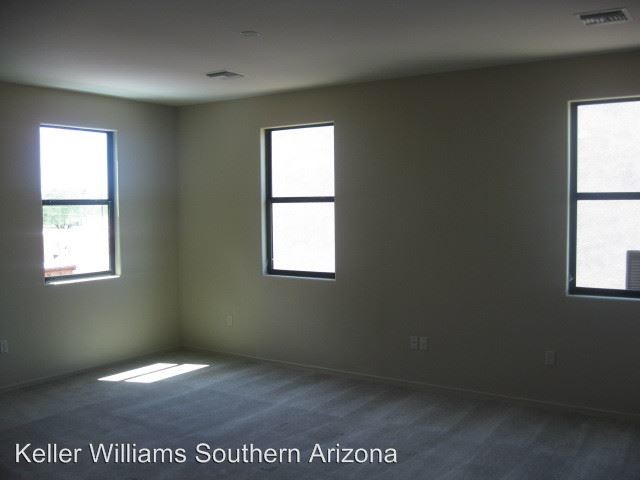 Building Photo - 3 br, 2.5 bath House - 1554 N. Lee Lofts Lane