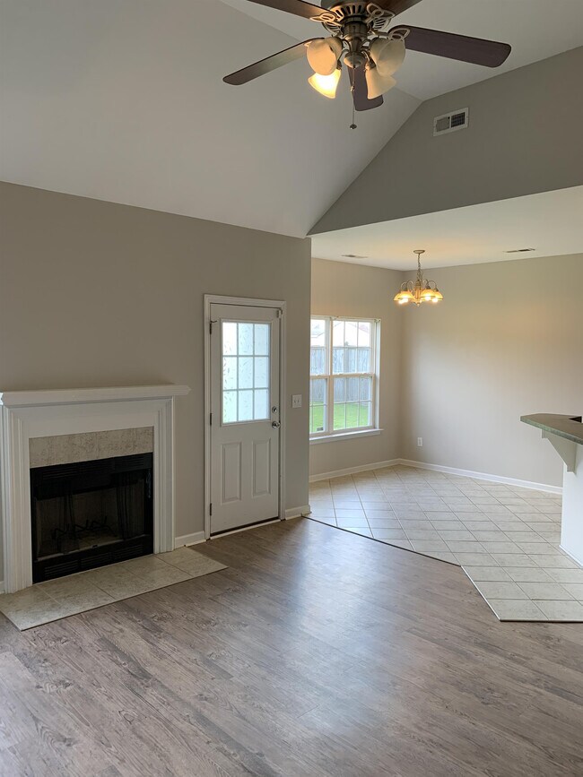 Foto del edificio - 7689 Eagle Lake Rd