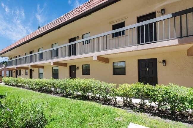 Building Photo - 21911 Lake Forest Cir