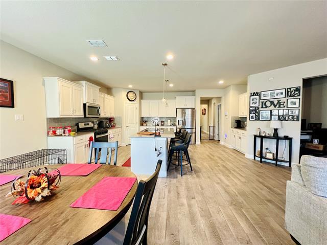 Foto del edificio - 15748 Putney Wy