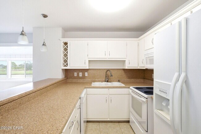 Foto del edificio - 4725 Bay Point Rd