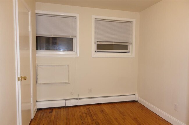 Building Photo - 423 Avenue C