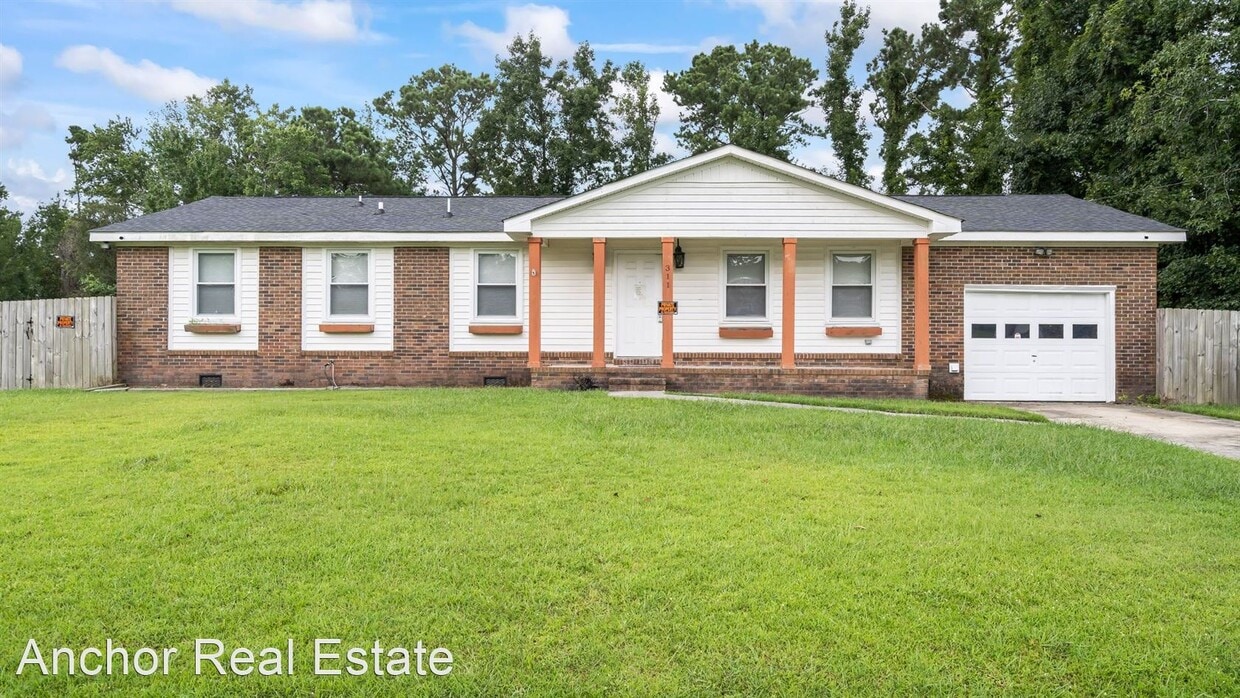Primary Photo - 3 br, 2 bath House - 311 Maplehurst Drive