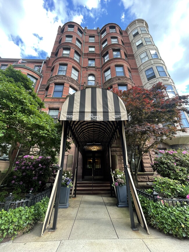 Building Photo - 295 Beacon St