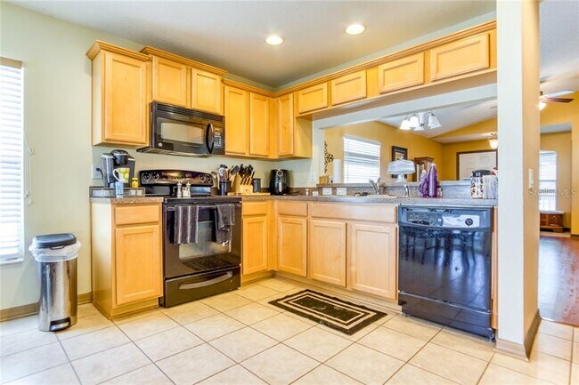 Building Photo - 8225 Summer Wood Ln