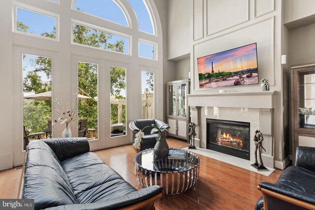 Building Photo - 18314 Fairway Oaks Square