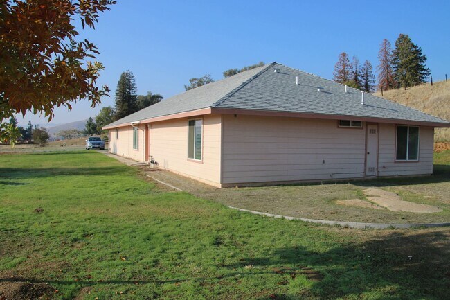 Building Photo - Great home for rent in Exeter