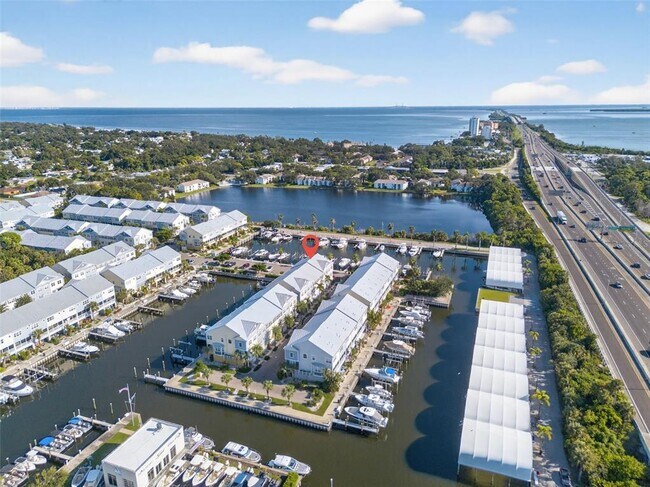 Foto del edificio - 6080 Moorings Dr S