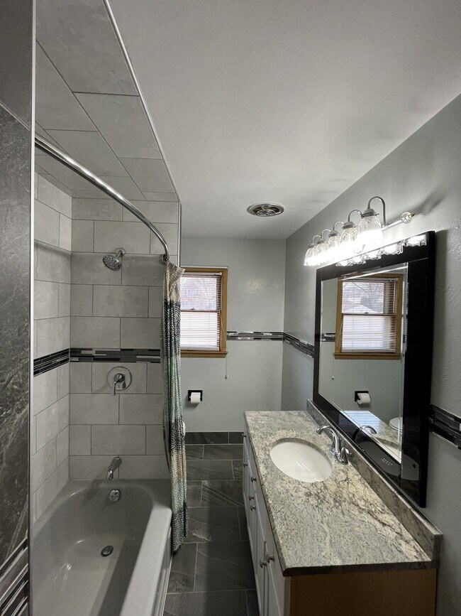 Foto del edificio - 4141 N 84th St