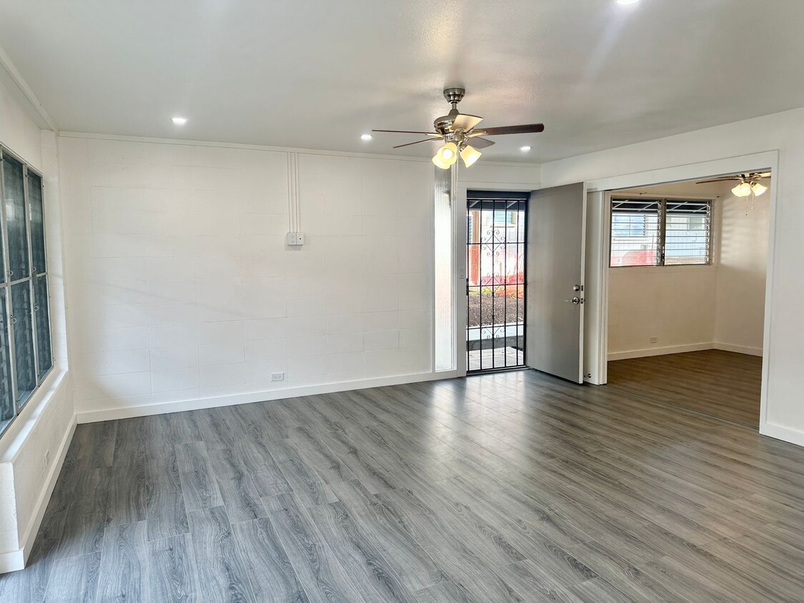 Foto principal - Single level 3 bedroom 2 bath townhome in ...