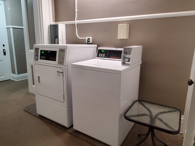 Foto del edificio - 515 W Washington St