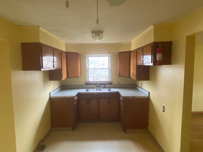 Kitchen - 16 Saint James Plz
