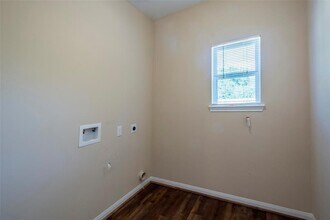 Building Photo - 8530 Homewood Ln