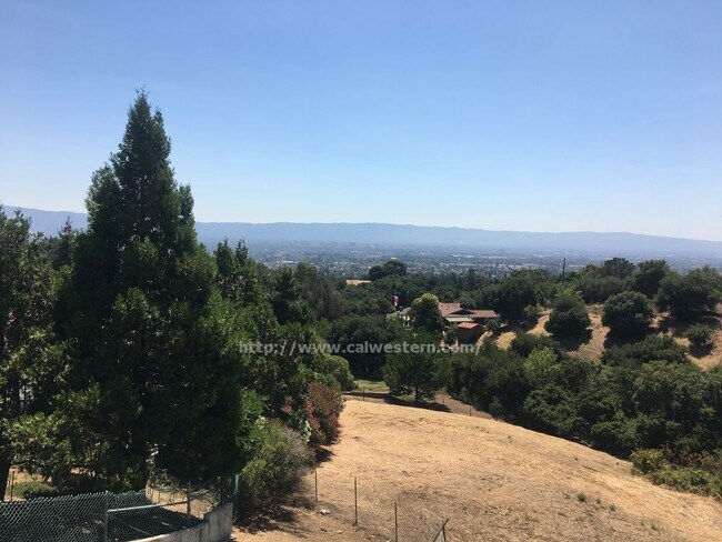 Building Photo - 4055 Soelro Ct