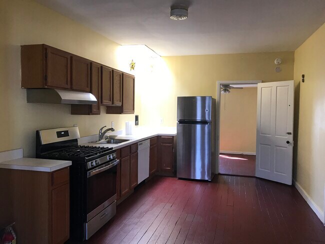 Eat-in Kitchen - 1722 Bolton St