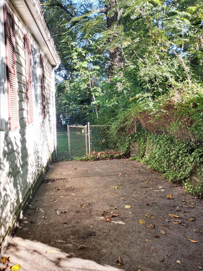 Foto del edificio - 1125 Crestwood Dr SW