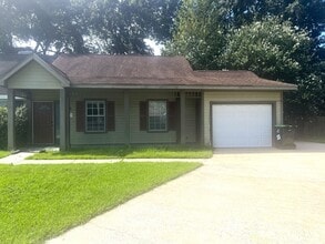 Building Photo - 113 Saddlehorn Dr