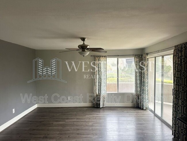 Building Photo - 2320 Del Mar Way