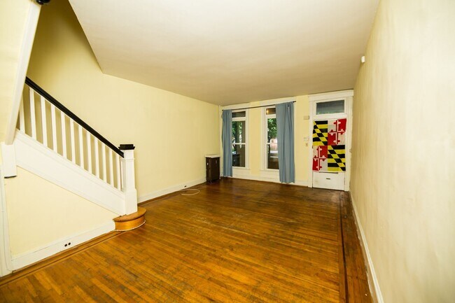 Foto del edificio - 2026/2027 JHU Off-Campus Charles Village 3bd/1ba Rowhouse w/ W/D!! Available 6/9/26
