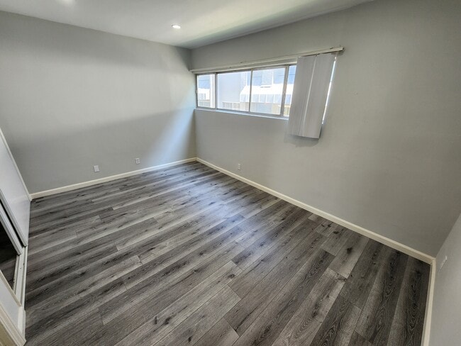 Building Photo - 12744 Moorpark St