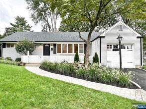 Building Photo - 319 Mastin Pl