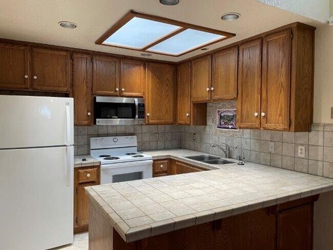 Foto del edificio - Spacious 3 bedroom home for rent