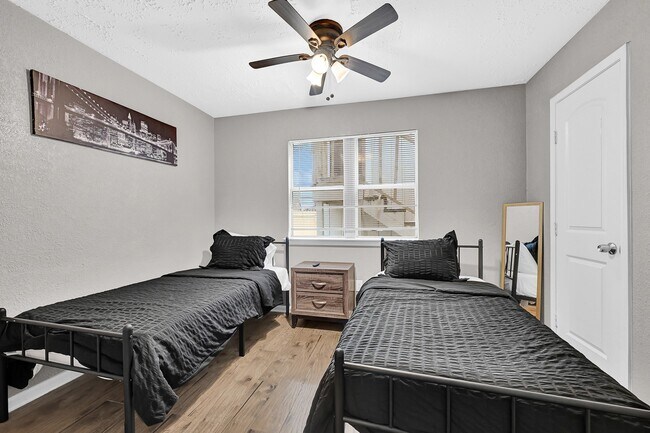 Foto del edificio - 4510 Beechcraft St