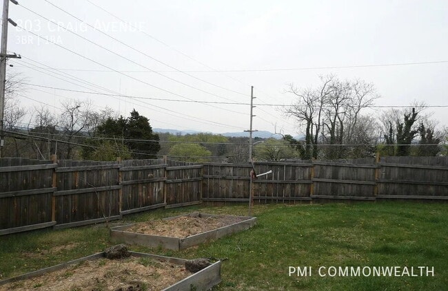 Building Photo - 803 Craig Ave