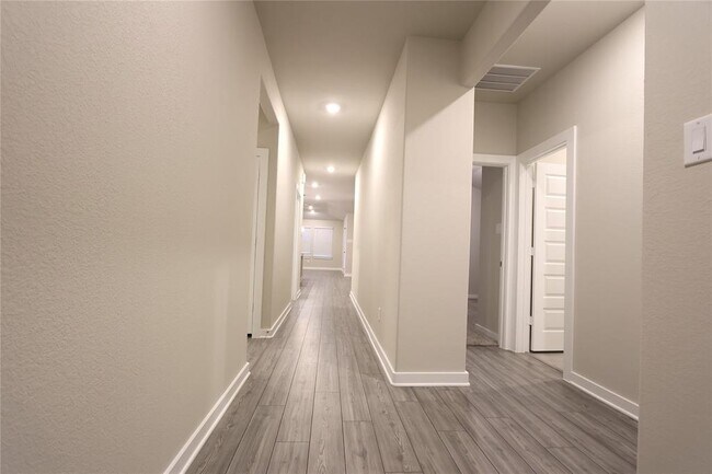 Building Photo - 6926 Lebec Dr