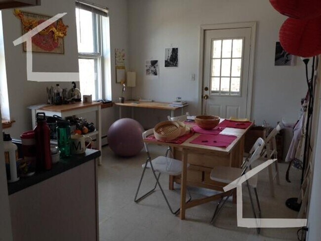 Foto del edificio - Brighton Studio on Chestnut Hill Ave for S...