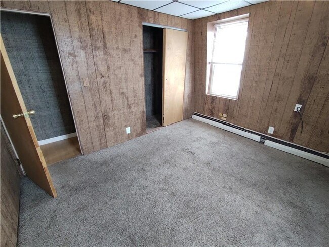 Building Photo - 672 Providence St