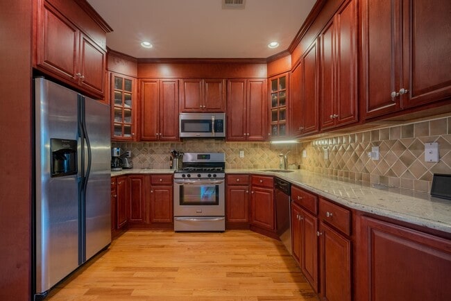 Building Photo - 382 3rd St