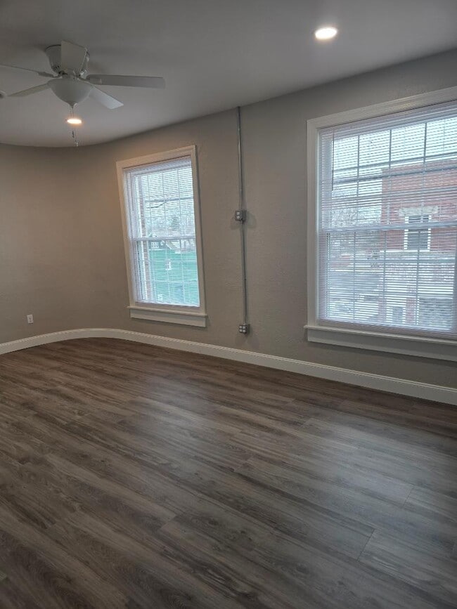 Building Photo - 101 N Locust St