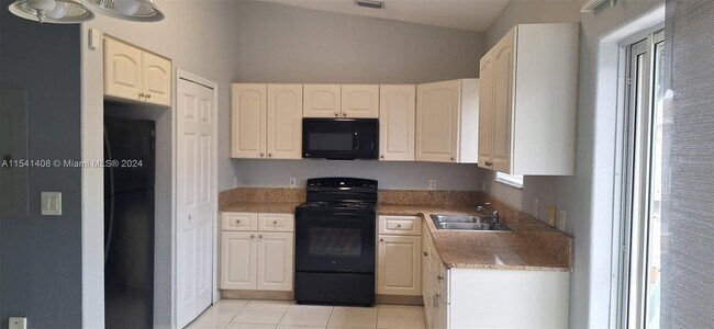 Building Photo - 7211 NW 174th Terrace