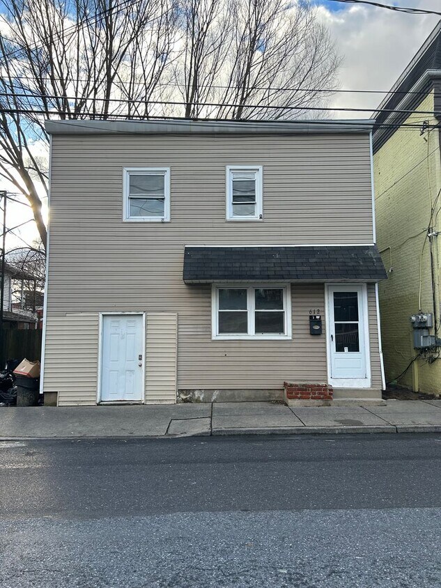Foto principal - Single Family 2 Bedroom in Allentown Avail...