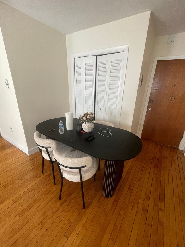 Building Photo - 9/1- No Fee! -Cambridgeport 3BR w/updated kitchen/bath