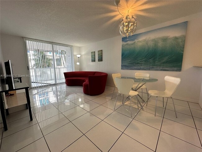 Foto del edificio - 17275 Collins Ave