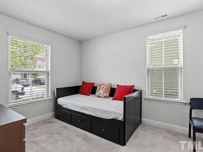 Foto del edificio - 1030 Brownsmith Dr
