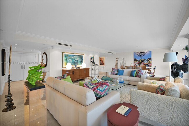 Foto del edificio - 10205 Collins Ave
