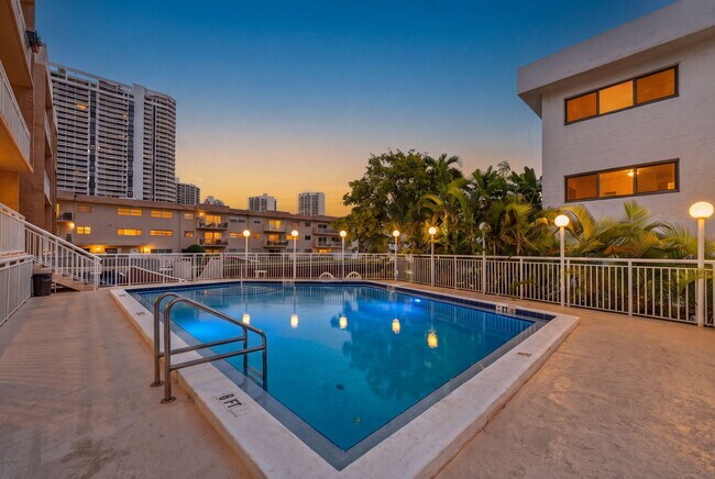 Foto del edificio - 17051 NE 35th Ave