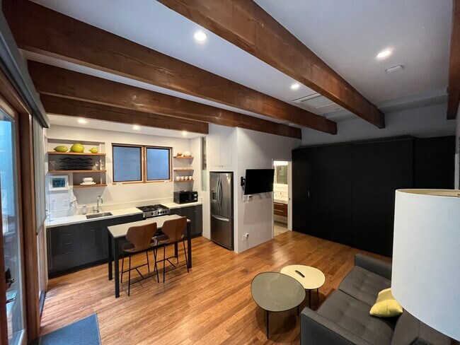 Building Photo - 367 Huntley Dr